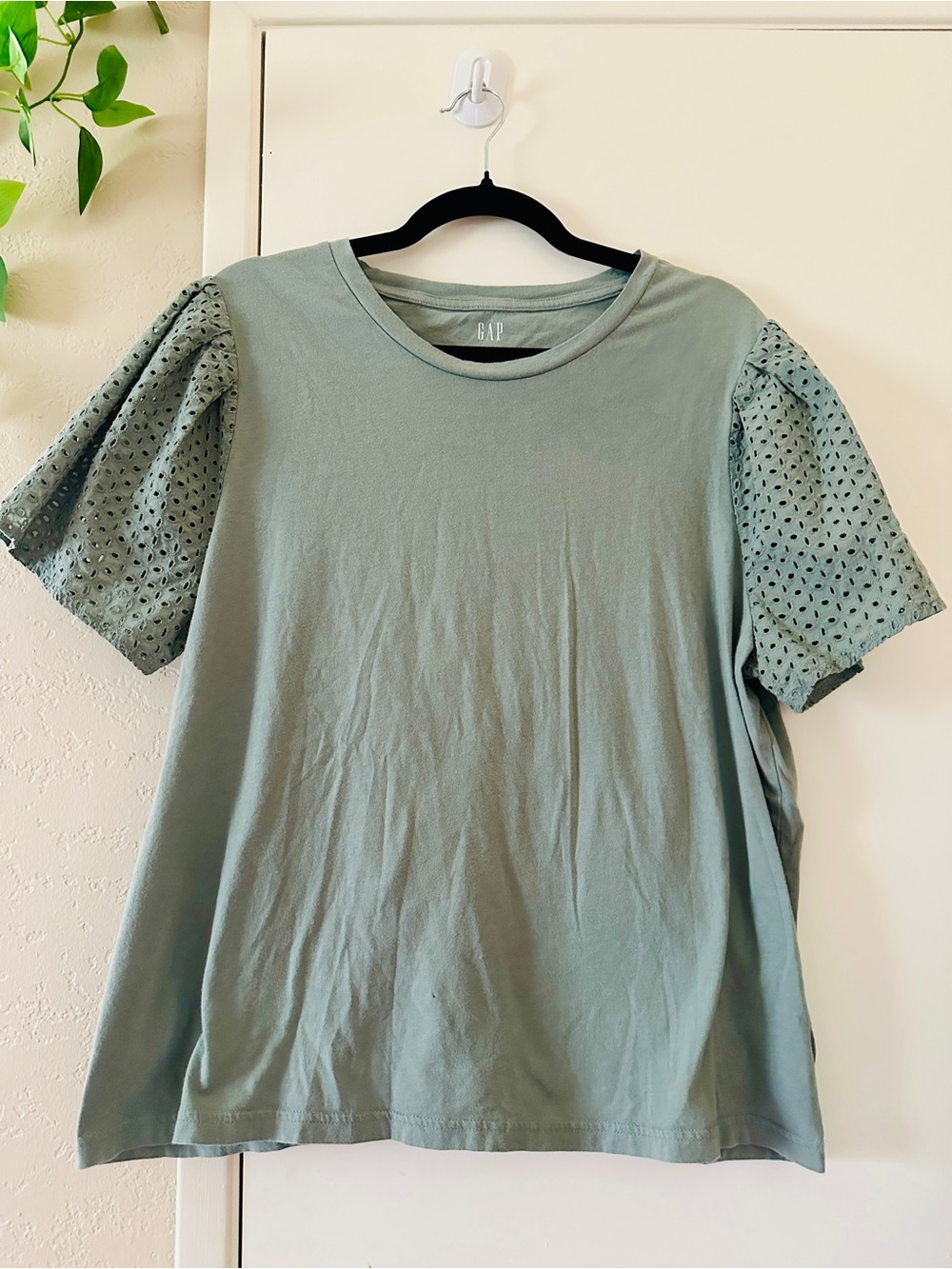 GAP Sage Short Flutter Eyelet Sleeve - XL - NWOT